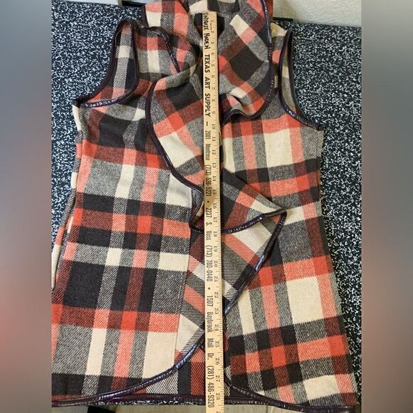 Plaid
Flowy Wrap Vest - Picture 6 of 6